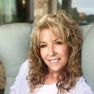 Meet your Posher, Sandra g